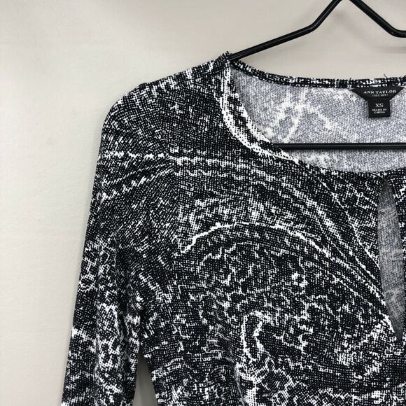 Ann Taylor Women's Keyhole Abstract Print Blouse Top XS Black White Long Sleeve - Picture 5 of 8